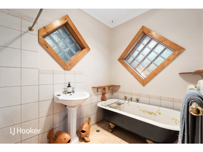 25 Wahroonga Avenue, Valley View SA 5093