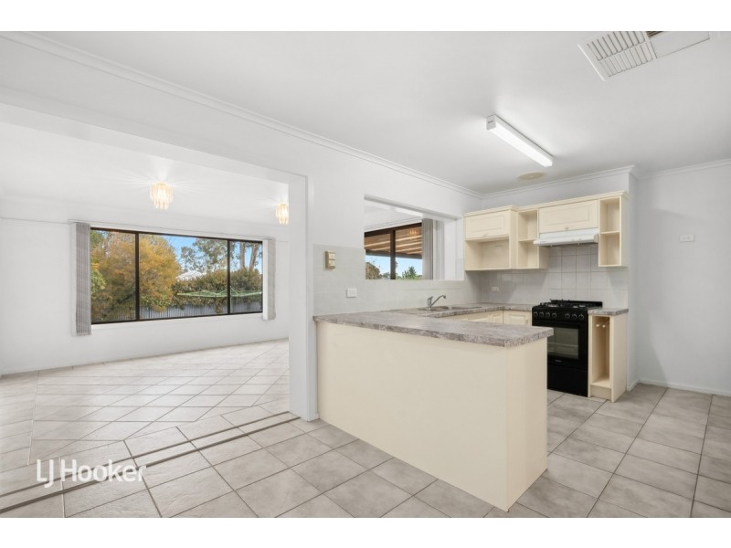 8 Wyndham Crescent, Surrey Downs SA 5126