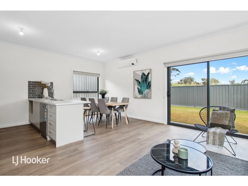 8 Newbury Street, Mount Barker SA 5251