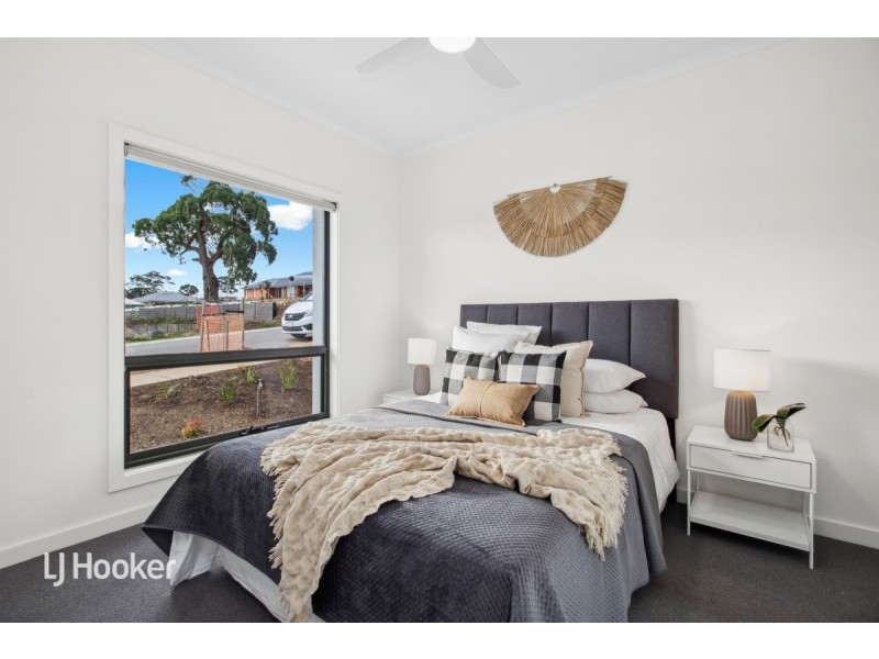 8 Newbury Street, Mount Barker SA 5251