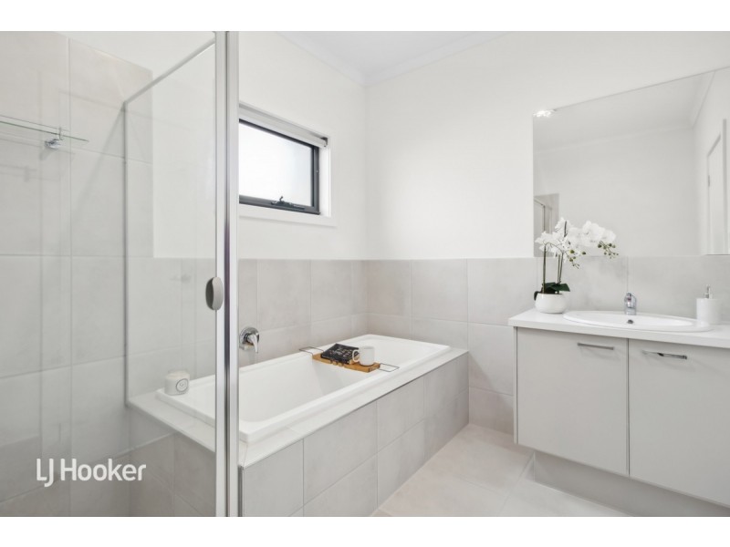 8 Newbury Street, Mount Barker SA 5251