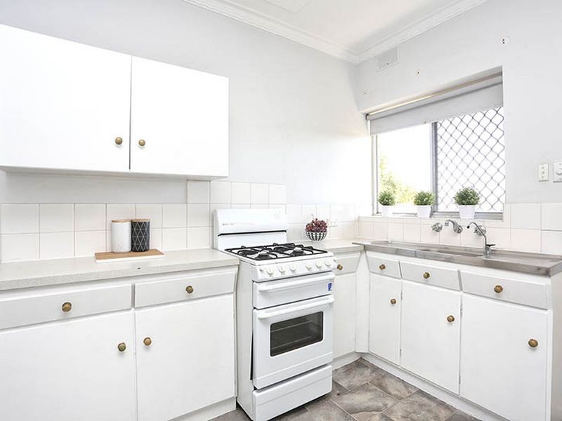 8/44 Farnham Road, Keswick SA 5035