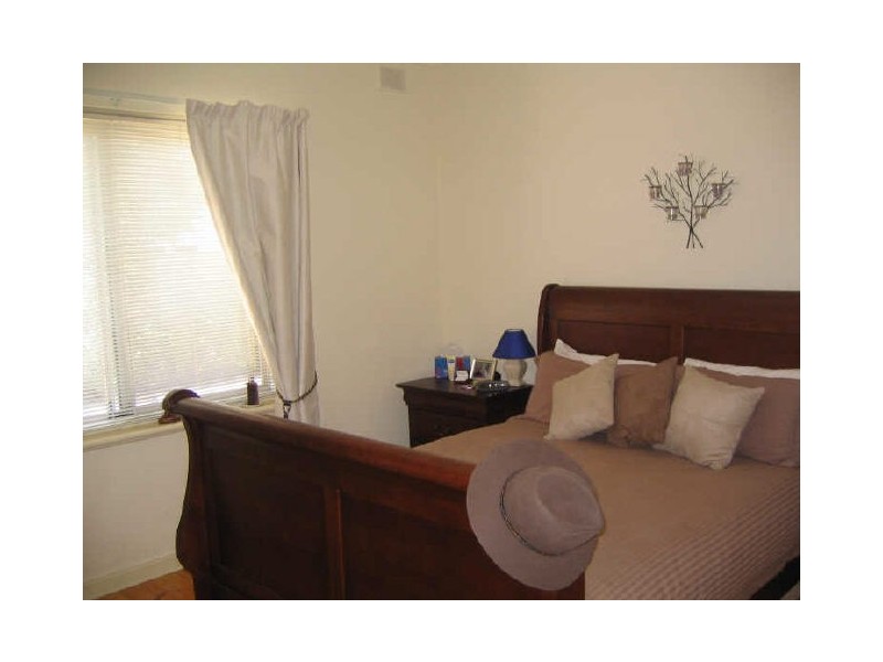 2/3 Halifax, Hilton SA 5033