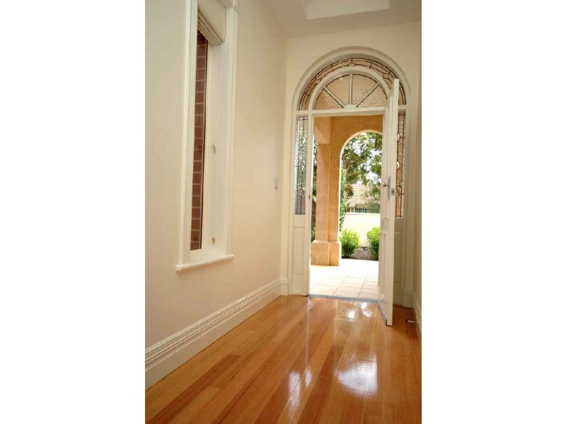 4 Player Avenue, St Peters NSW 2044
