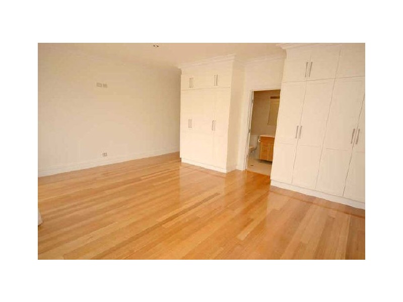 4 Player Avenue, St Peters NSW 2044
