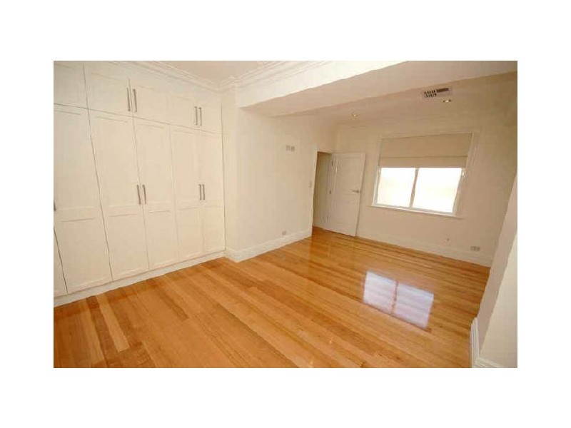 4 Player Avenue, St Peters NSW 2044