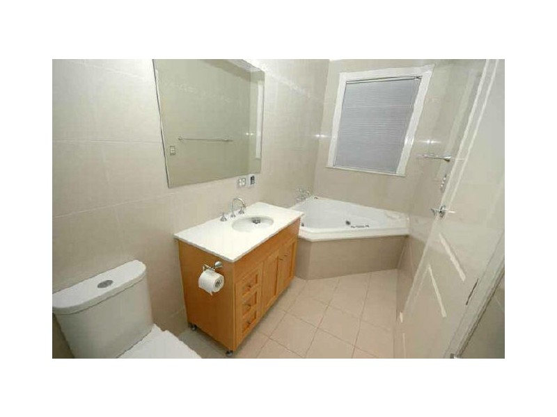 4 Player Avenue, St Peters NSW 2044