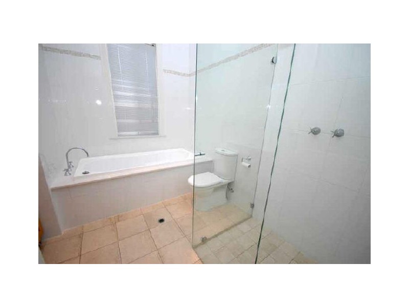 4 Player Avenue, St Peters NSW 2044
