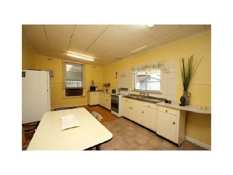 12 Milton Avenue, Clearview SA 5085