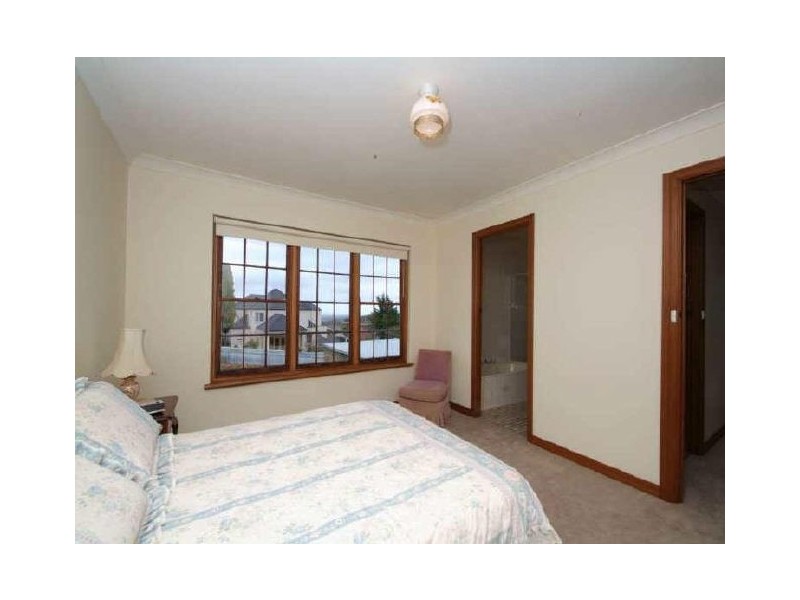 5 Crompton Drive, Wattle Park SA 5066