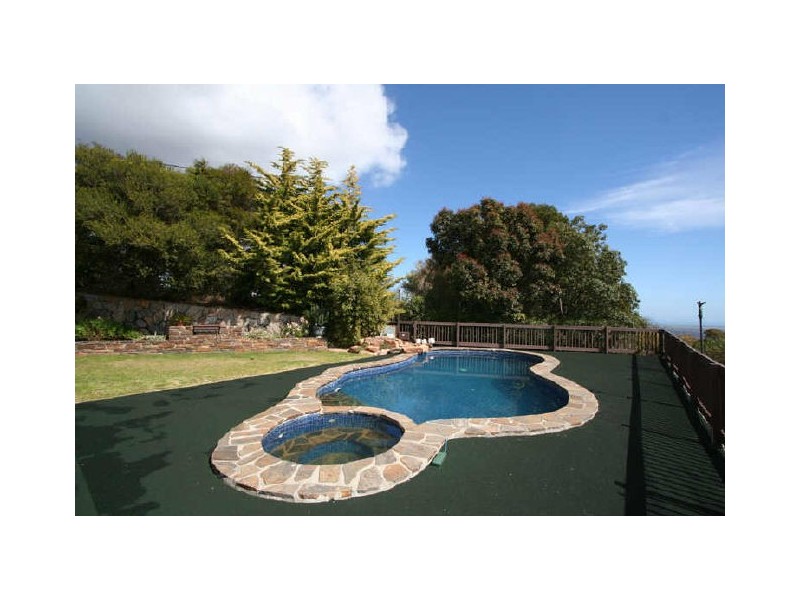 9 Seaview Road, Mount Osmond SA 5064