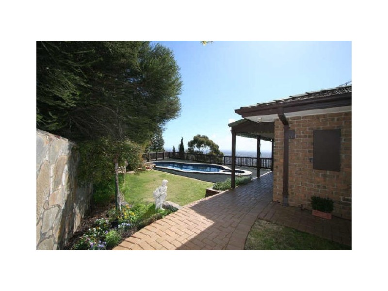 9 Seaview Road, Mount Osmond SA 5064