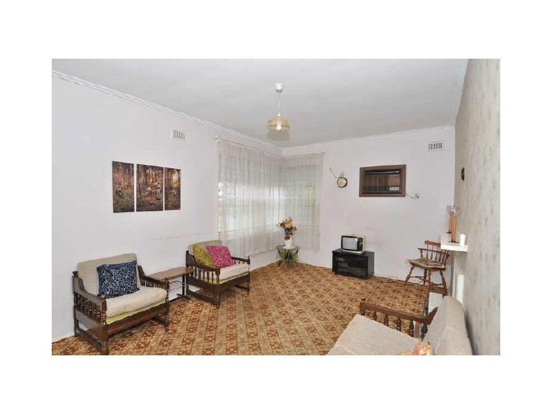 10 Coleridge Crescent, Clearview SA 5085