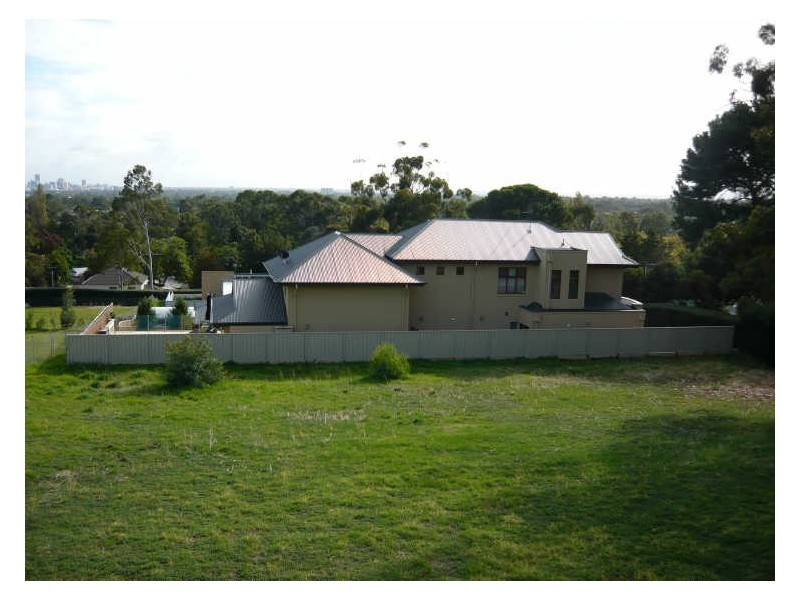 17 Muggs Hill Road, Torrens Park SA 5062