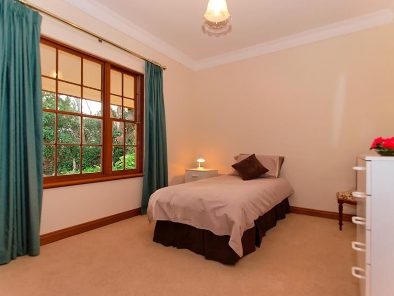 4 Chestnut Grove, Magill SA 5072