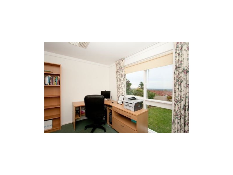 25 Crompton Drive, Wattle Park SA 5066