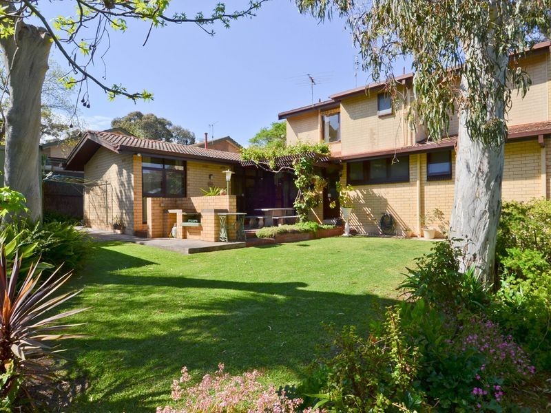 4 Ilfracombe Drive, Wattle Park SA 5066