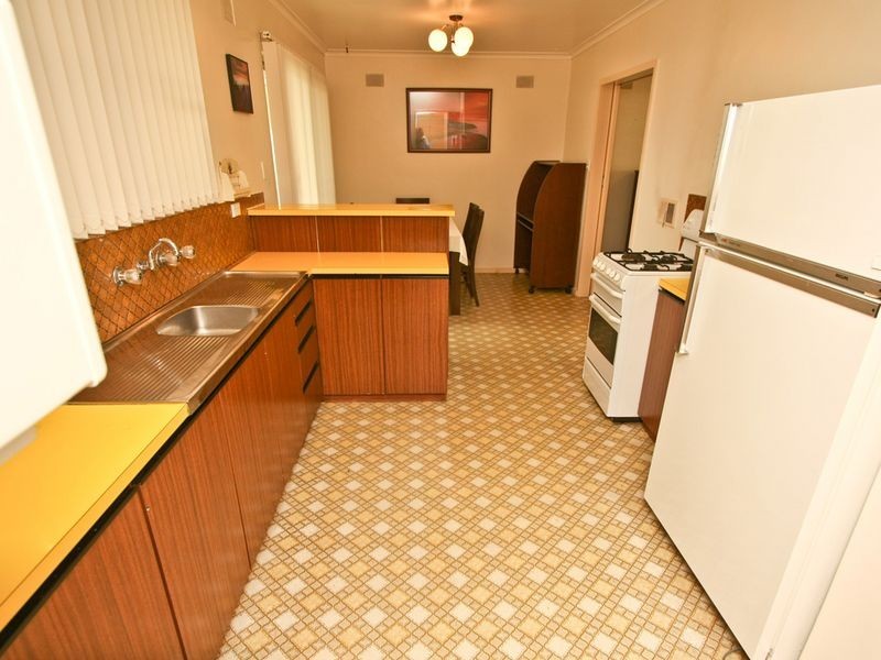 27 Sunnyview Crescent, Ridgehaven SA 5097