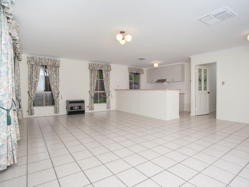 2 Chiswick Court, Oakden SA 5086