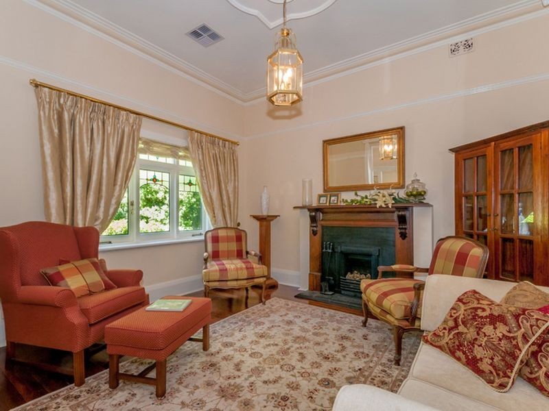 12 Seventh Avenue, St Peters SA 5069