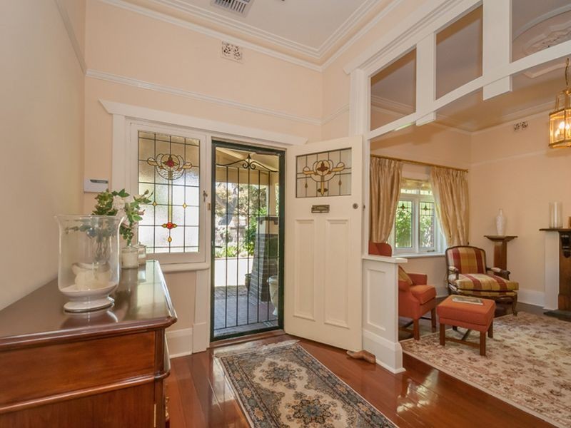 12 Seventh Avenue, St Peters SA 5069