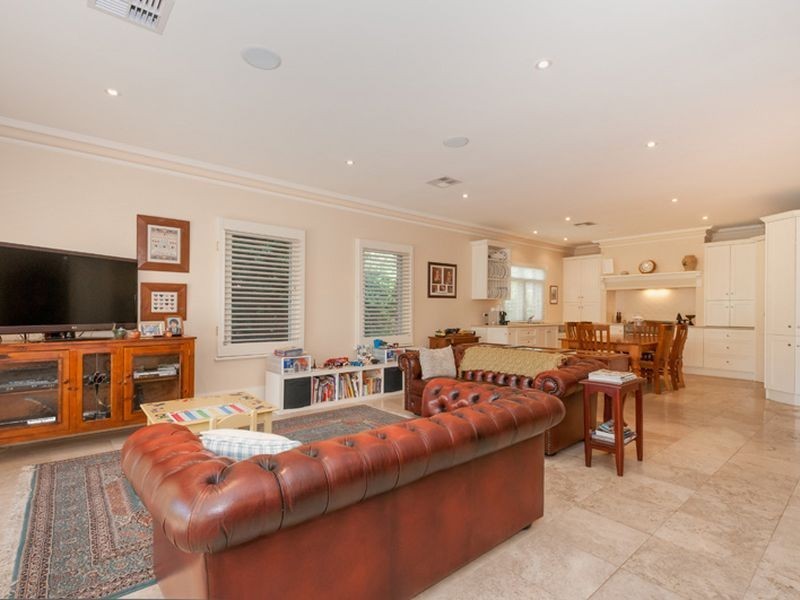 12 Seventh Avenue, St Peters SA 5069