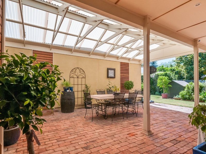 12 Seventh Avenue, St Peters SA 5069