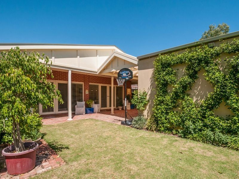 12 Seventh Avenue, St Peters SA 5069