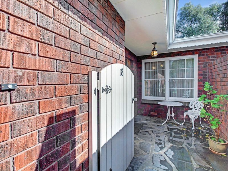 18 Rodger Avenue, Leabrook SA 5068