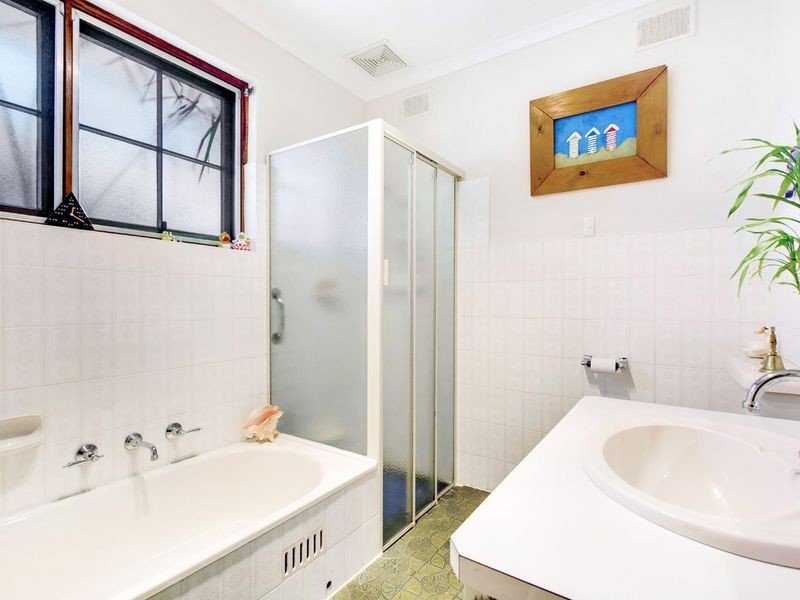 11 Knightsbridge Road, Leabrook SA 5068