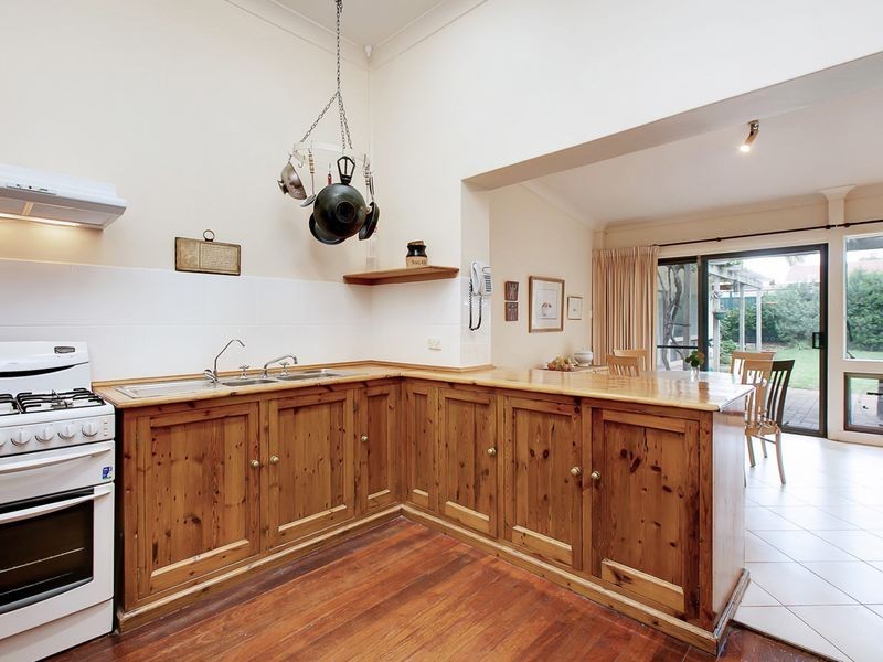 24 Gurrs Road, Kensington Park SA 5068