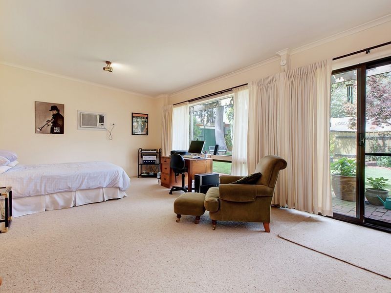 24 Gurrs Road, Kensington Park SA 5068