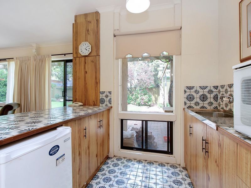 24 Gurrs Road, Kensington Park SA 5068