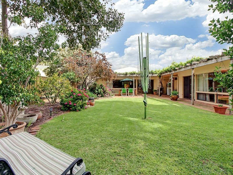 24 Gurrs Road, Kensington Park SA 5068