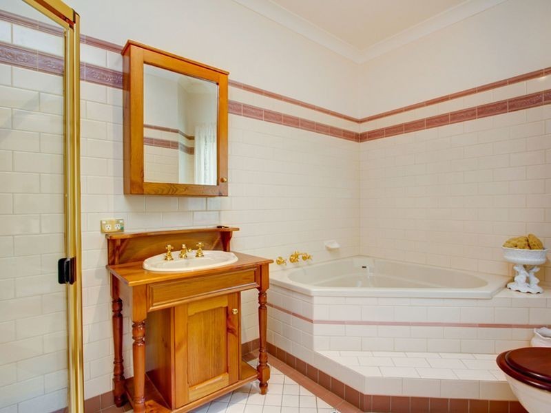 7 Olde Coach Lane, Glen Osmond SA 5064