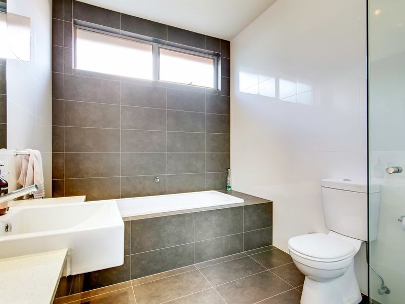 5B Carinya Crescent, Rostrevor SA 5073