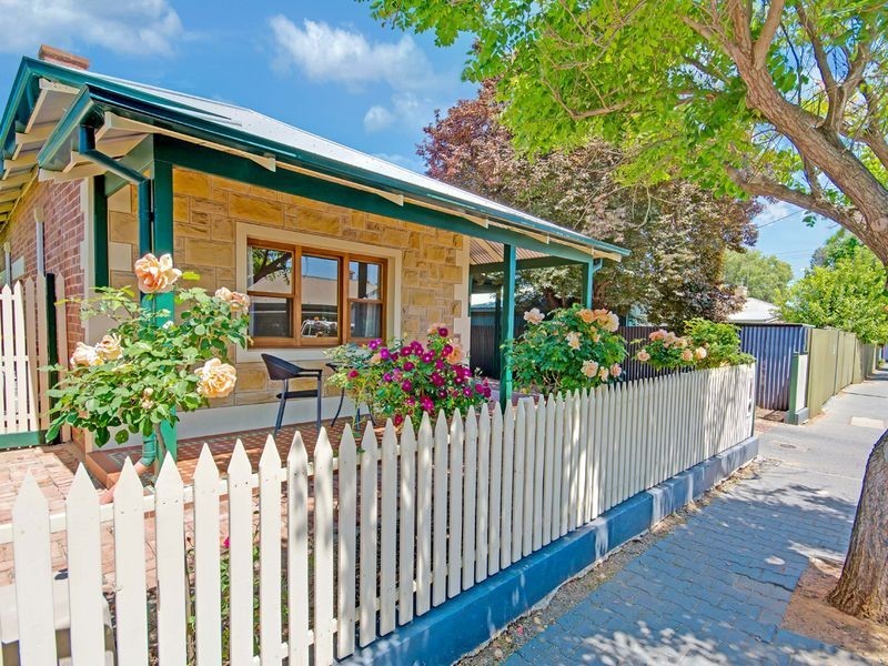 2 Hillview Road, Kingswood SA 5062