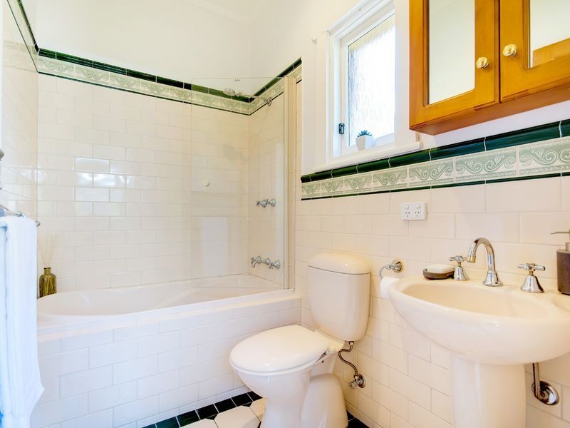 2 Hillview Road, Kingswood SA 5062