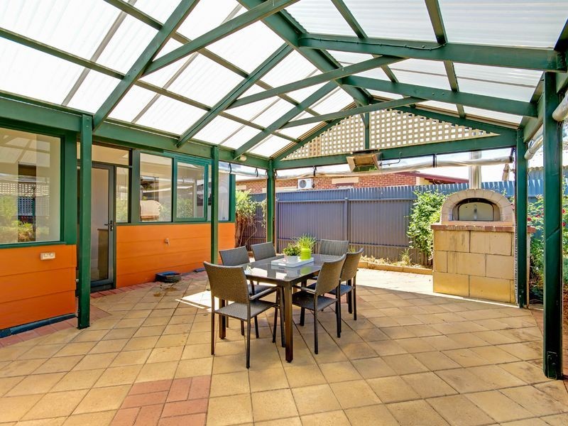 2 Hillview Road, Kingswood SA 5062