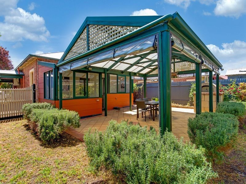 2 Hillview Road, Kingswood SA 5062