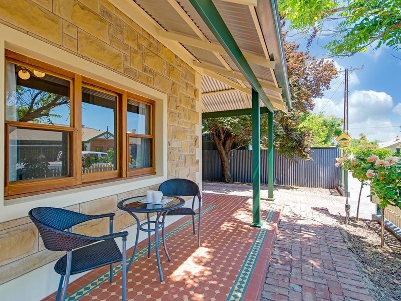 2 Hillview Road, Kingswood SA 5062