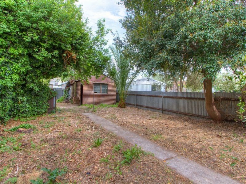 22 Sixth Avenue, St Peters SA 5069
