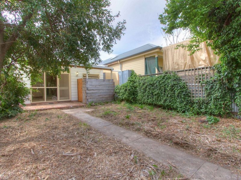 22 Sixth Avenue, St Peters SA 5069