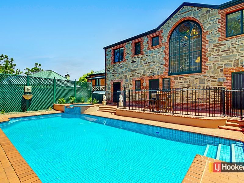 10 Myrtlebank Terrace, Stonyfell SA 5066