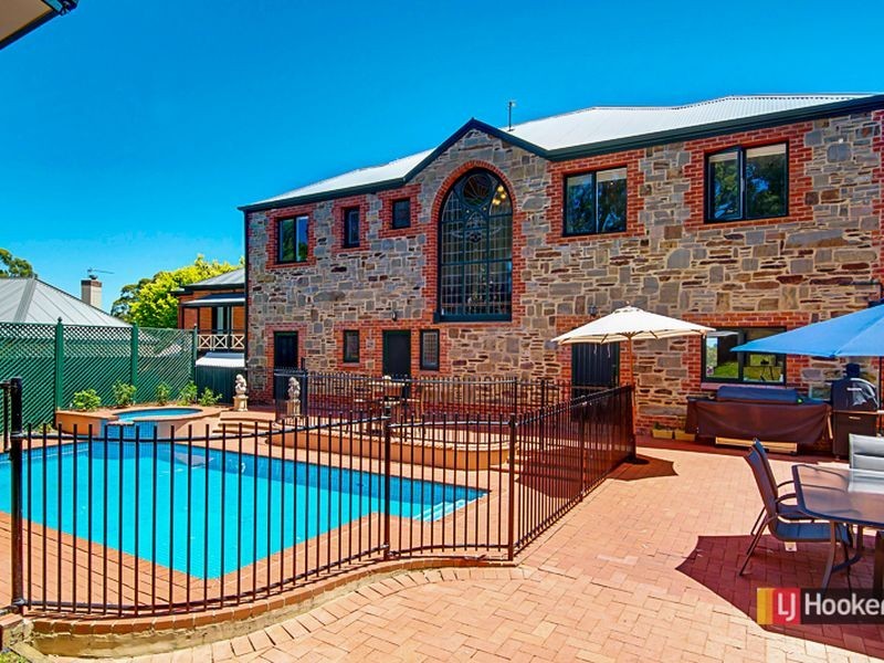 10 Myrtlebank Terrace, Stonyfell SA 5066