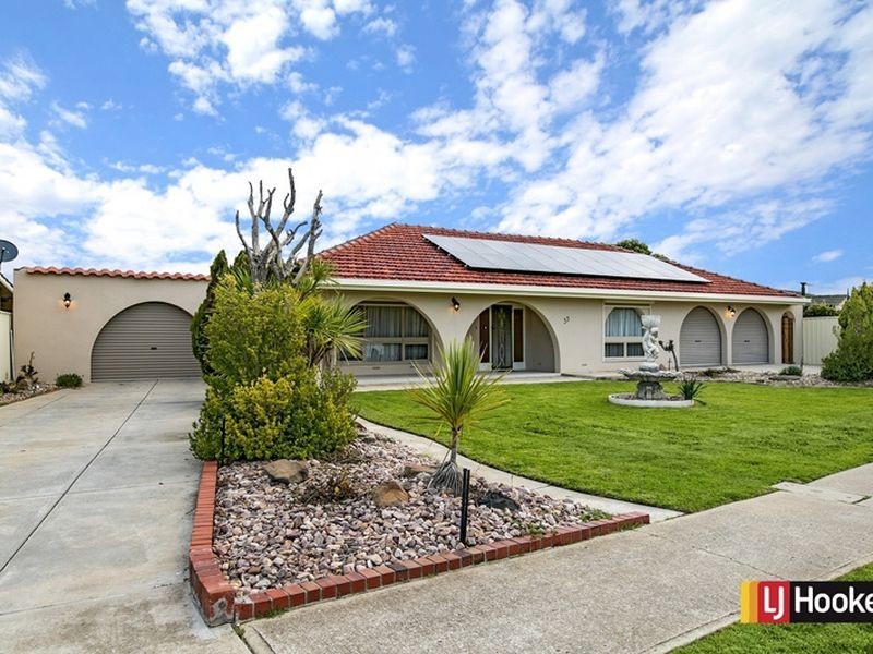 33 Lochside Drive, West Lakes SA 5021
