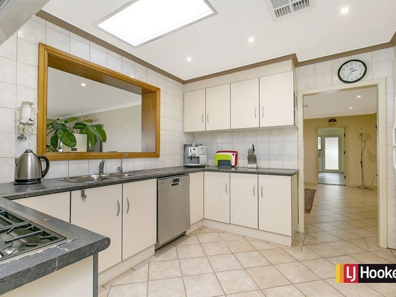 33 Lochside Drive, West Lakes SA 5021