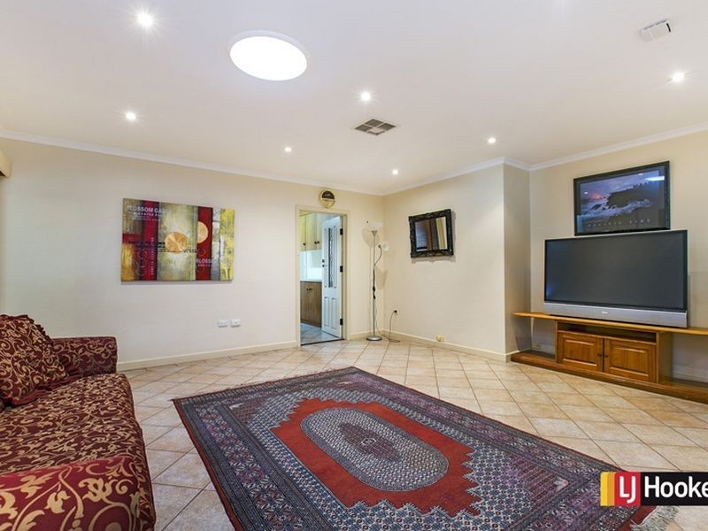 33 Lochside Drive, West Lakes SA 5021