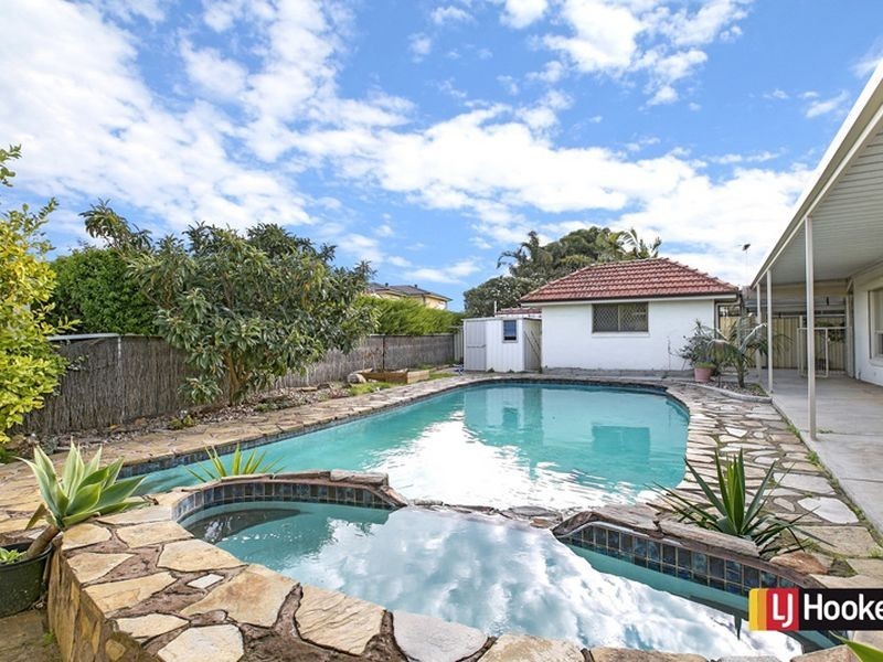 33 Lochside Drive, West Lakes SA 5021