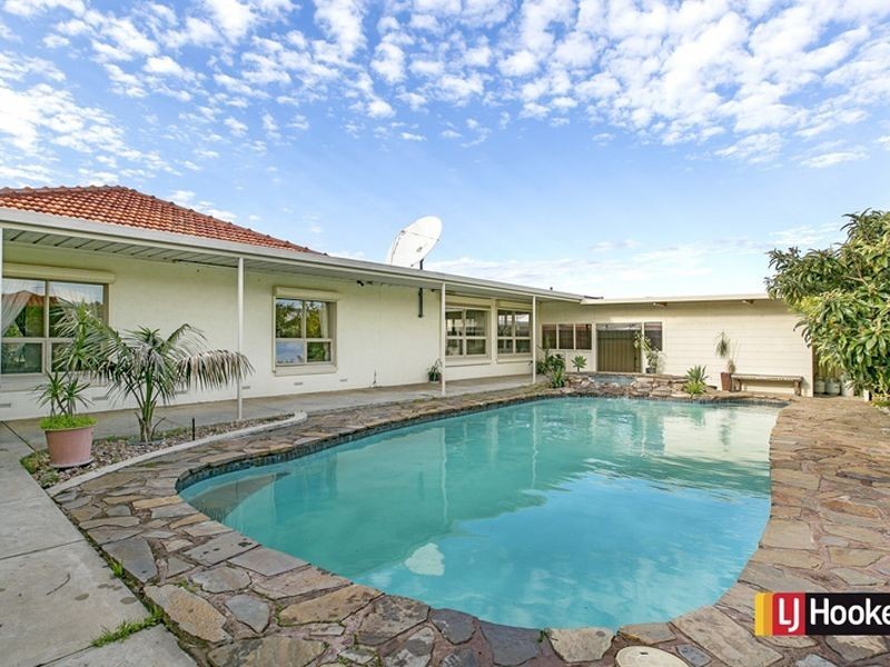 33 Lochside Drive, West Lakes SA 5021